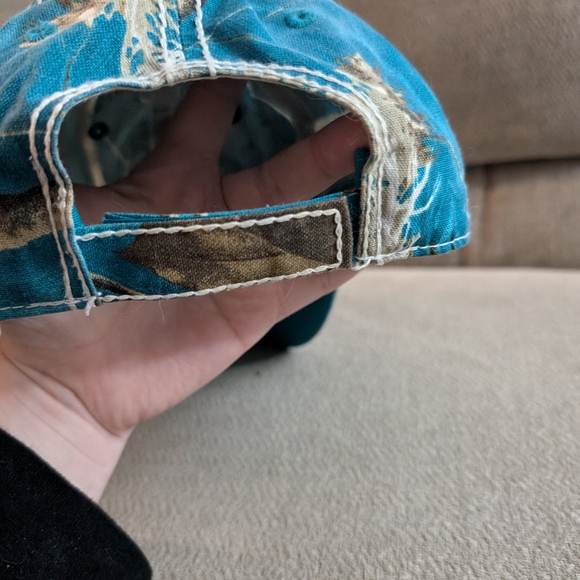 Ladies realtree APC teal camo hat - Picture 3 of 3